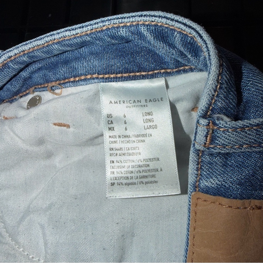 American Eagle Outfitters Blue Distressed mom Jeans - Picture 6 of 7
